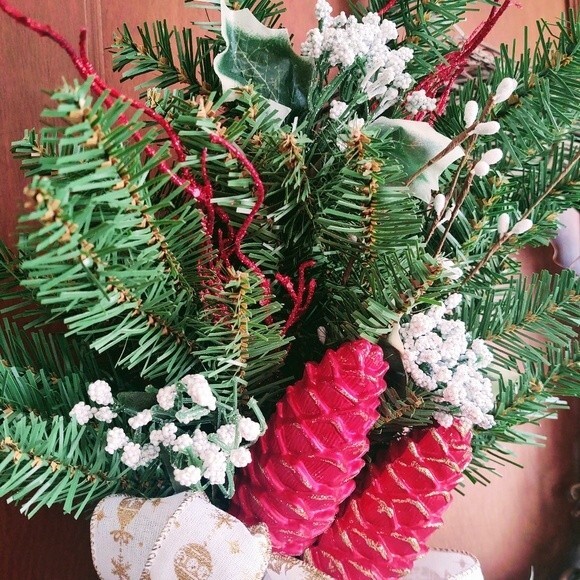 Hand Crafted Grapevine Christmas Wreath, Greenery, Ribbon and Ornaments 18" - Picture 5 of 8